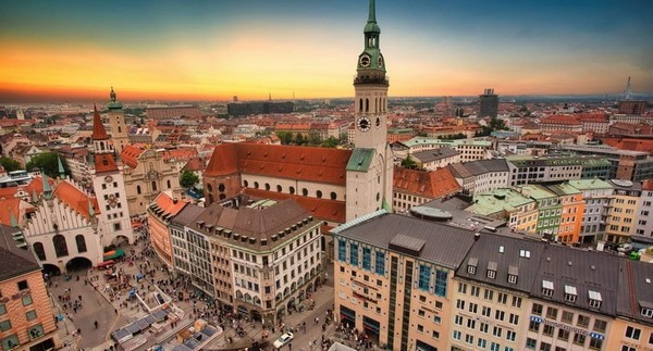 Munich hiện là thành phố lớn thứ ba của Đức, chỉ sau Berlin và Hamburg