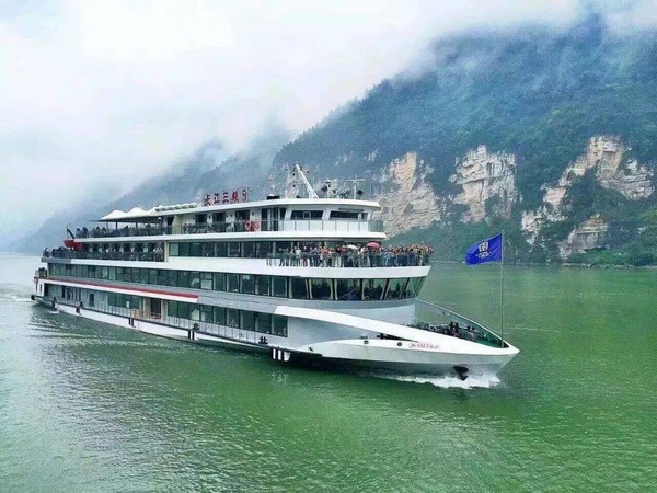 Kim Lien Travel khuyến khích quý khách liên hệ đặt chỗ sớm qua điện thoại