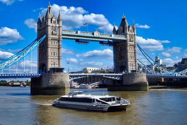 Dịch vụ du thuyền trên sông Thames đã có một lịch sử lâu đời