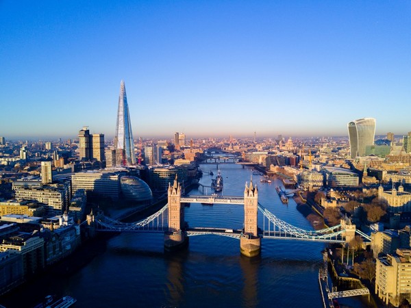 Hành trình bắt đầu từ bến tàu Westminster Pier