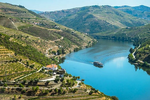 Khu vực xung quanh sông Douro được UNESCO công nhận là Di sản thế giới