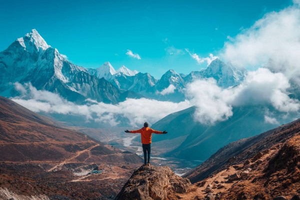 Đối diện với vẻ đẹp choáng ngợp và sự khắc nghiệt kỳ vĩ của dãy Himalaya