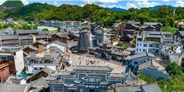 Quảng trường Lusheng là trung tâm văn hóa sôi động của Hạ Tư cổ trấn
