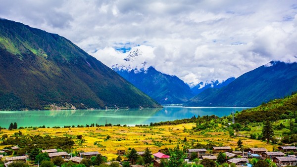 Khám Phá Hồ Ba Song (Basum Lake): Viên Ngọc Bích Linh Thiêng Giữa Lòng Tây Tạng