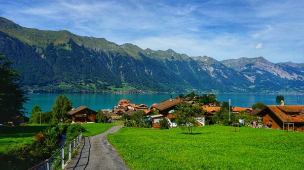 Khám phá những điểm đến lân cận và tìm hiểu văn hóa địa phương