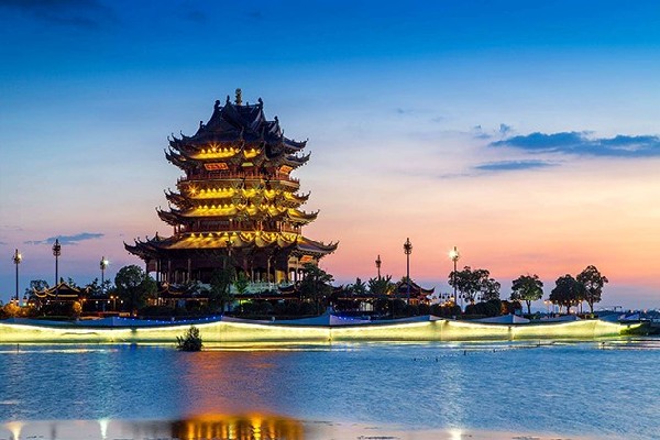 Hồ Dương Trừng là điểm đến lý tưởng để khám phá thiên nhiên và đời sống của cư dân