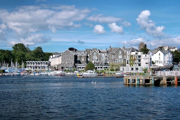 Ngôi làng Ambleside bên hồ Windermere