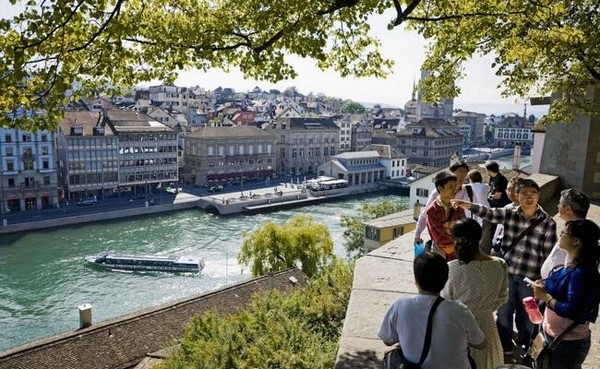 Phố cổ Altstadt là một trong những điểm tham quan thu hút nhất gần