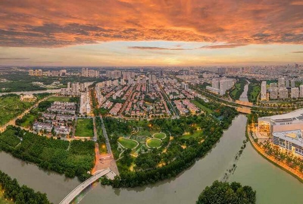 Cầu Ánh Sao thường xuyên tổ chức những chương trình biểu diễn nghệ thuật đặc sắc