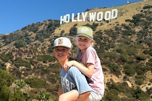 Hollywood Sign là một điểm du lịch nổi tiếng