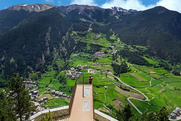 Xứ sở thần tiên Andorra, miền cổ tích xinh đẹp nép mình sau núi tuyết