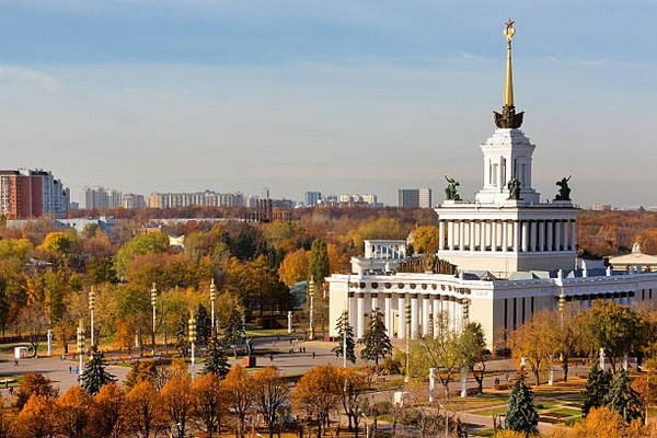 VDNKh là công viên lớn nhất Moscow