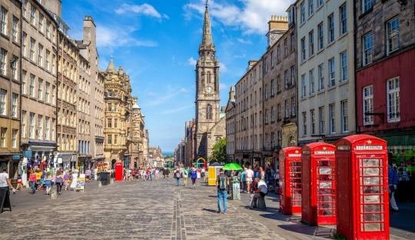 Royal Mile - Con đường huyền thoại trải dài giữa Lâu đài Edinburgh cổ kính