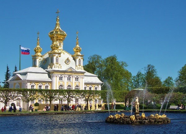 Cung điện Mùa hè Peterhof được khởi dựng vào năm 1710