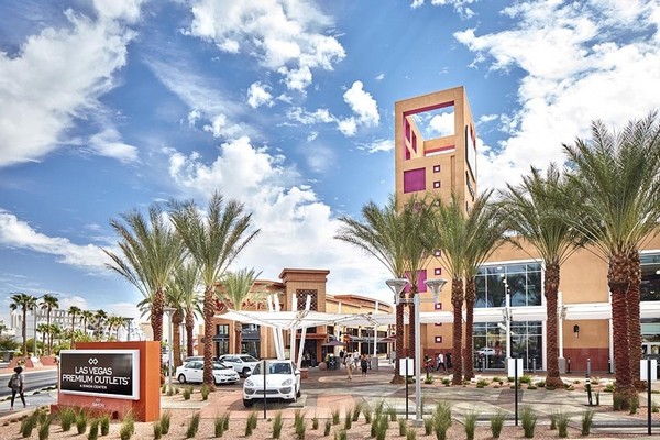 Las Vegas Premium Outlets là một trong những trung tâm mua sắm outlet nổi tiếng