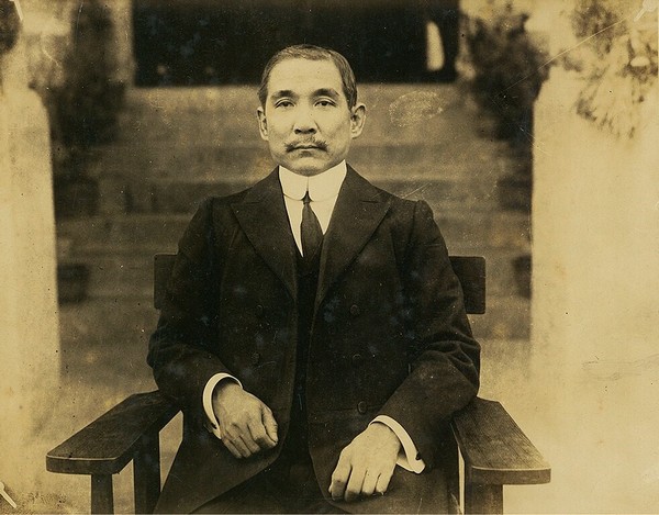 Tôn Trung Sơn (1866-1925) là một nhà cách mạng vĩ đại