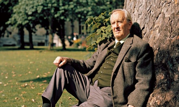 J.R.R. Tolkien - Tác giả của 