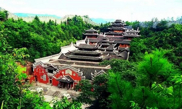 Thổ Ty Thành Ân Thi được xây dựng từ năm 1999 và chính thức mở cửa vào năm 2002