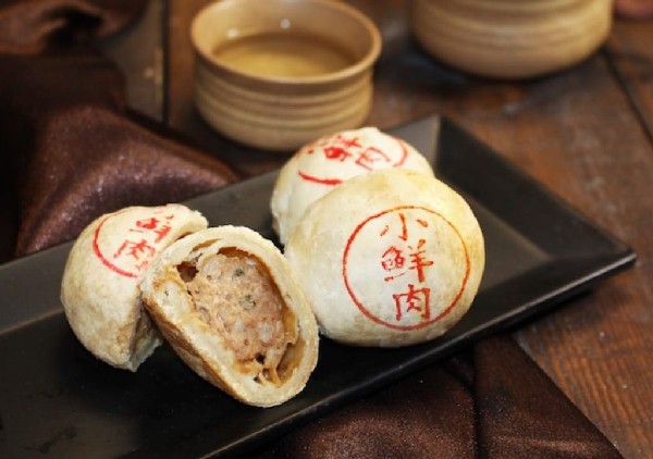 Du khách có thể thưởng thức các món bánh bao nhân thịt truyền thống