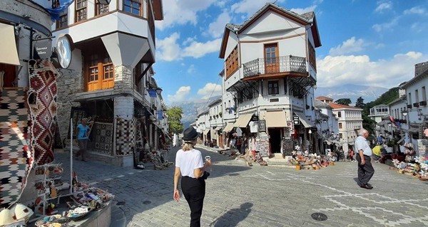 Shkodra là thành phố cổ xưa với hồ Shkodra lớn nhất vùng Balkan
