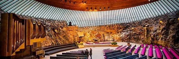 Nhà thờ Temppeliaukio ở Helsinki được xây dựng hoàn toàn từ đá tự nhiên