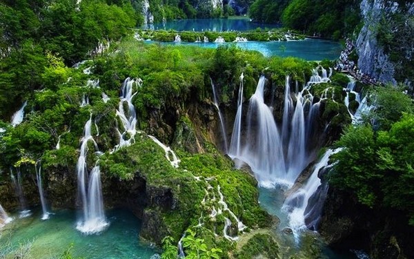 Ngỡ ngàng với vẻ đẹp Công viên Quốc gia Hồ Plitivice