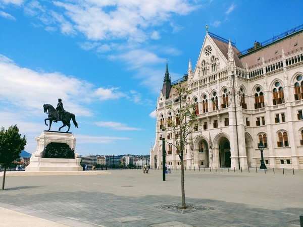 Hungary được chia thành nhiều khu vực khác nhau