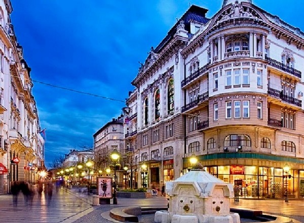 Khu mua sắm lớn như Knez Mihailova ở Belgrade