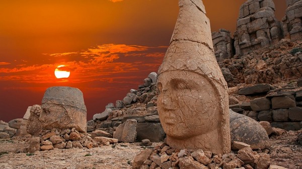 Nemrut, nơi tọa lạc ngôi đền và lăng mộ của hoàng đế Antiochus I