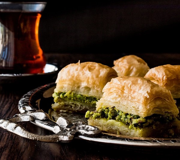 Baklava, món bánh tráng miệng giòn rụm và ngọt ngào