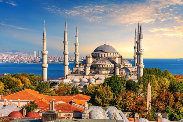 Istanbul là một trong những thành phố sống động và đa sắc màu nhất
