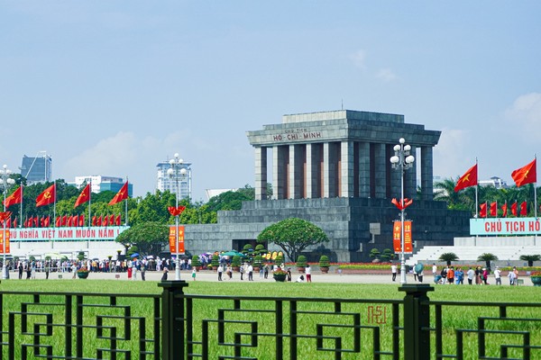  Lăng Chủ tịch Hồ Chí Minh là biểu tượng thiêng liêng của lòng yêu nước
