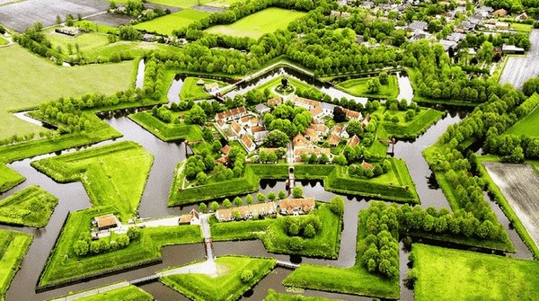 Mùa xuân và mùa hè, Giethoorn tràn ngập sức sống