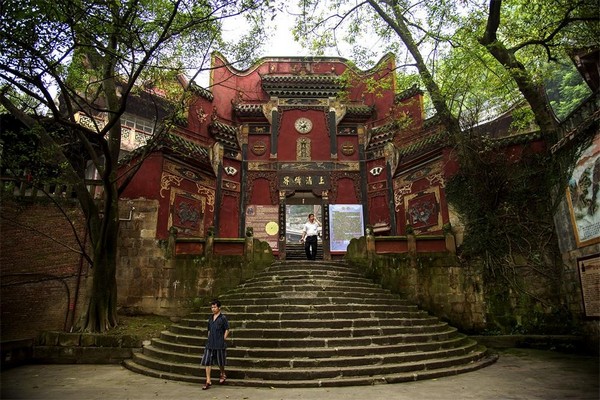 Lão Quân Động, một ngôi chùa Đạo giáo uy nghi