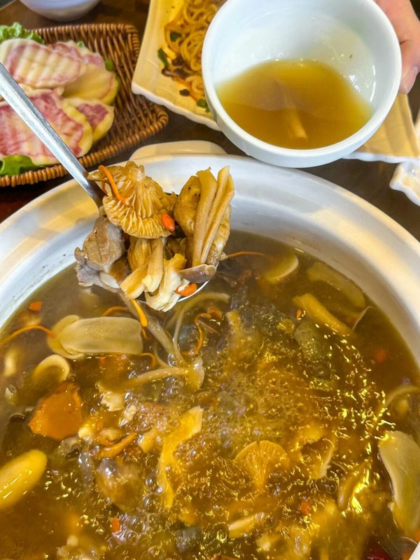 Trải nghiệm hương vị độc đáo của món lẩu nấm Vân Nam