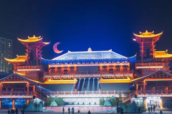 Khi màn đêm buông xuống, Nữ Nhi Thành lột xác trở thành một khung cảnh lung linh