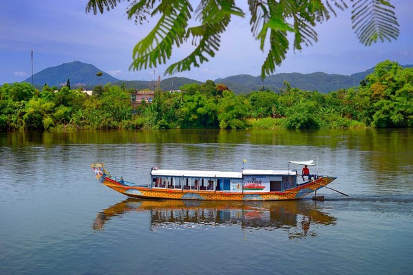 Núi Ngự Bình là một biểu tượng kiêu hãnh của xứ Huế