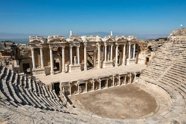 Khám phá thành phố cổ Hierapolis cũng là một trải nghiệm đáng giá
