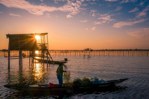 Cảnh sắc huyền ảo của mặt trời sẽ để lại ấn tượng sâu sắc trong lòng mỗi du khách