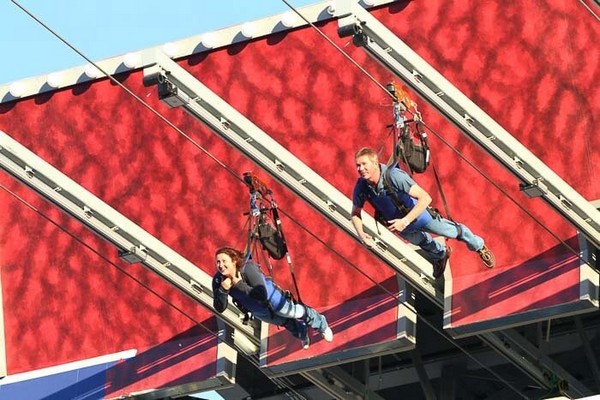 Tham gia vào trò chơi zipline SlotZilla đầy mạo hiểm