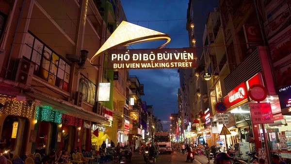 Phố Tây Bùi Viện là hiện thân của nhịp sống sôi động và đầy màu sắc