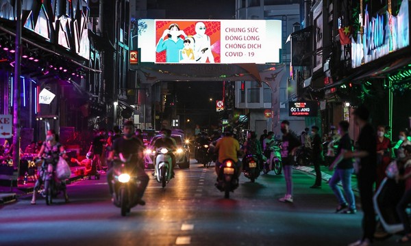 Du khách nên chú ý đến các biển báo giao thông và cẩn trọng bảo vệ tài sản cá nhân