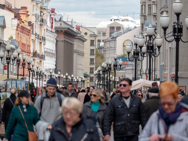 Du khách có thể khám phá phố cổ Arbat vào bất kỳ thời điểm nào trong năm