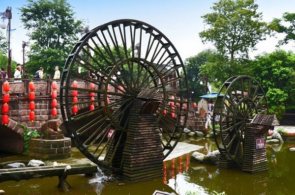 Du khách có thể lựa chọn nhiều phương tiện khác nhau