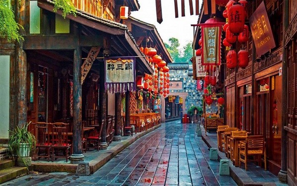 Những con đường lát đá của phố cổ Hoàng Long Tây vẫn giữ nguyên bố cục ban đầu