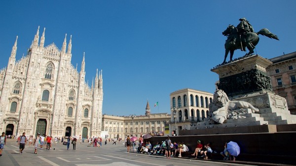 Quảng trường Piazza Duomo, tọa lạc tại trung tâm Milan