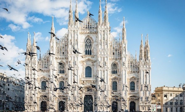 Lịch sử của Quảng trường Piazza Duomo gắn liền mật thiết với sự phát triển của Milan