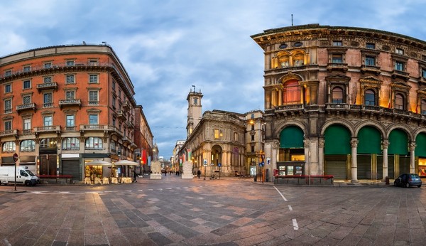 Quảng trường Piazza Duomo chào đón du khách quanh năm
