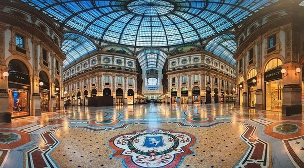 Galleria Vittorio Emanuele II là trung tâm mua sắm cổ kính và sang trọng bậc nhất Milan