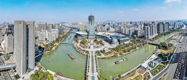 Quảng trường văn hóa Tây Hồ là một điểm đến không thể bỏ lỡ